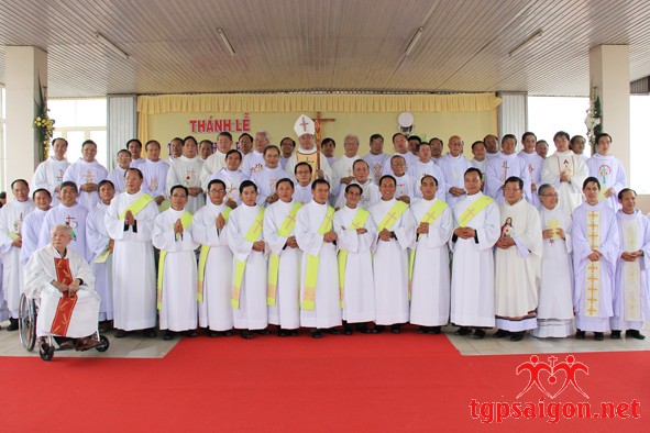 Hai Cha Hội Thừa sai Việt Nam về làm phó xứ Hòa Trung và Kênh Nước Lên