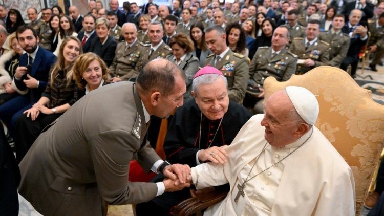 ĐTC Phanxicô cám ơn những người lính Ý đã giúp đỡ những nạn nhân của chiến tranh và tai ương